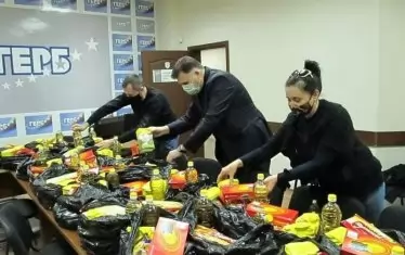 Подготовката на агитационните пакети в офис на ГЕРБ.