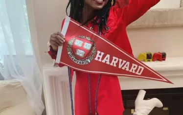  Аманда е завършила социология в Харвард.