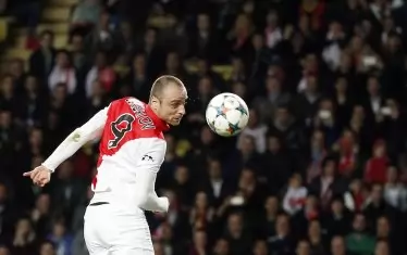 Преди появата на Димитър Бербатов в "Монако" през сезон 2014/15 в Лига 1 не бе играл българин 11 години. А след като нападателят напусна и премина в ПАОК, във френския елит така и не заигра друг наш сънародник.