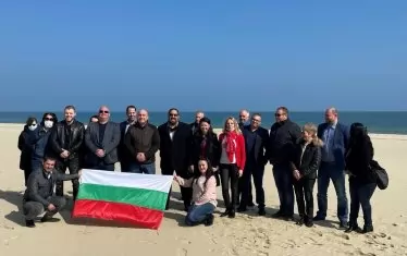  Част от отцепилите се от Варненската червена организация.Снимката бе пусната заедно с позицията им. 