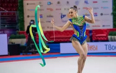  Боряна Калейн по време на съчетанието си с лента.