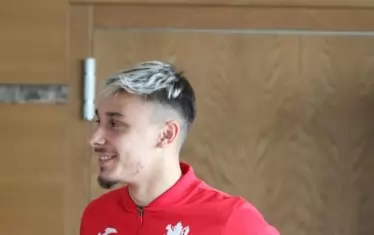 Дебютантът Илиан Илиев-младши се присъединява към групата на лагера.