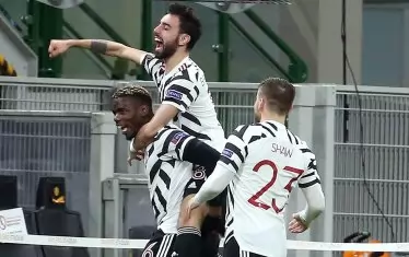 В радостта си след гола срещу "Милан", Пол Погба е понесъл на гръб португалския си съотборник Бруно Фернандеш.
