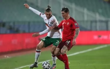 Страхил Попов (вляво) по време на двубоя срещу Швейцария.