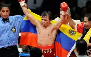 Едвин Валеро спечели световните титли в две категории.