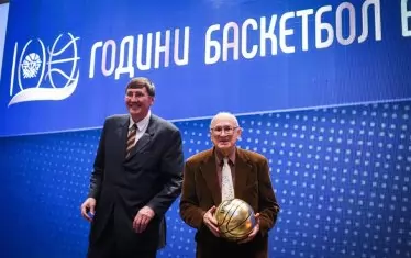 С единствения българин, играл в НБА, а сега президент на националната федерация - Георги Глушков, по време на честването на 100-годишнината на баскетбола в България през 2019 г.