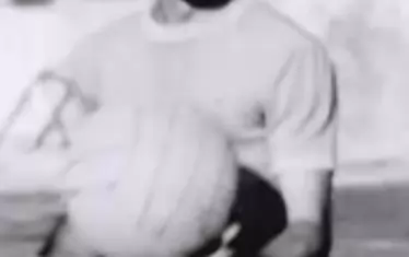  Валентин Лазаров като млад баскетболен рефер...