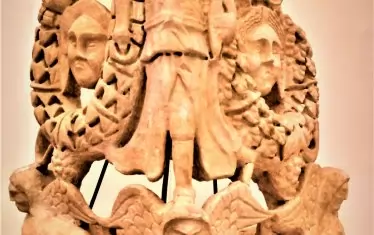  Акротерий от фронтон в Светилището на нимфите и Афродита