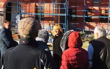 И Мая Манолова не пропусна банята. Навести я през февруари, малко преди частичния вот в общинсия център Мъглиж.