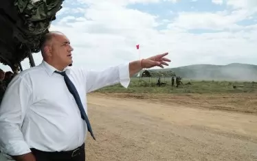 Само в главата на ГЕРБ и Бойко може да има някакво светло бъдеще на Бойко експерта.