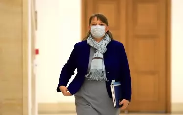 Министър Сачева: "Не харчим безразсъдно пари."