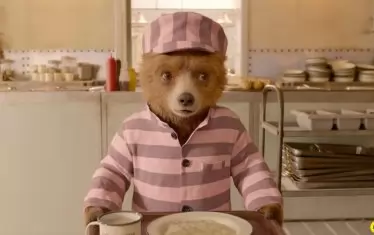  Главният герой на „Падингтън 2“ в кадър от филма.