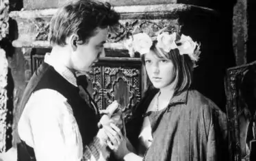  С Олег Табаков в „Гори, гори, моя звезда“ през 1969 г. 