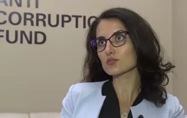 Адвокат Деница Руканова от АКФ разказва, че веднъж се е случвало висшестоящата прокуратура да отмени отказ да бъде образувано разследване по сигнал на АКФ - за казуса "Златната локва" (БАБХ прехвърля дейността по дезинфекция на границата с Турция, с която е натоварена по закон, на частно дружество, което печели над 33 млн. лв. от 2013 г. до днес.)