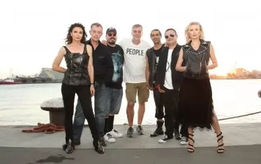 С актьорския екип на "Голата истина за група" Жигули"