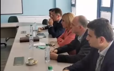  Делегацията, водена от Мая Манолова