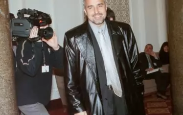 А бяха времена, когато всичко край него пърхаше любвеобилно...