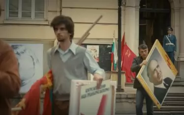  Соцелементи в декора и сценографията.