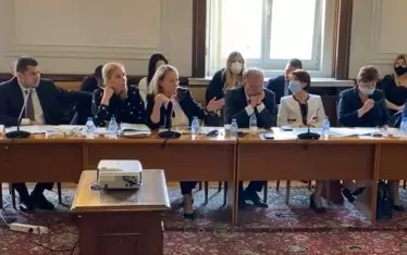Острието на ГЕРБ в правната комисия на 45-ото НС - Дани Каназирева (третата от ляво надясно), хвърли много усилия в защита на спецправосъдието. Вероятно е забравила как спецпрокуратурата прекрати проверката за записите на Борисов. Или точно затова.