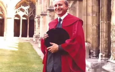  В Кентърбърийската катедрала - Доктор Хонорис кауза, 1990 г.