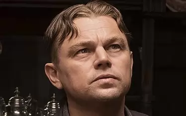 ДиКаприо в близък план във филма.