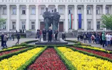 Паметникът на Кирил и Методий пред Националната библиотека (също носеща тяхното име), издигнат през 1972 г. от скулптора Владимир Гиновски. 