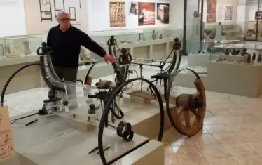 Трако-римската колесница от III в. е един от главните експонати в археологическата секция на Регионалния исторически музей "Акад. Йордан Иванов"