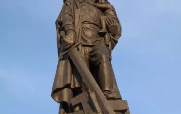 Берлин, Освободителят в парка Трептов.