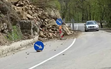  2018 година. Свлачище на пътя Рила-Рилския манастир. 