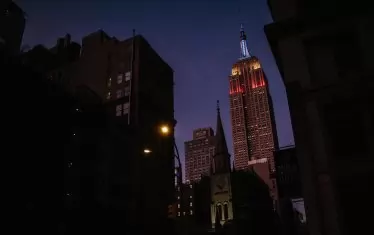 ''Емпайър Стейт Билдинг'' осветен в цветовете на американския флаг след победата на Джо Байдън на президентските избори през ноември. 