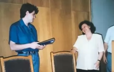 Лили Вълчева е обявена за преподавател на 1998 г. - тогава получава стихове от своите студенти.