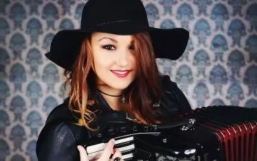  Усмивката е нейна запазена марка