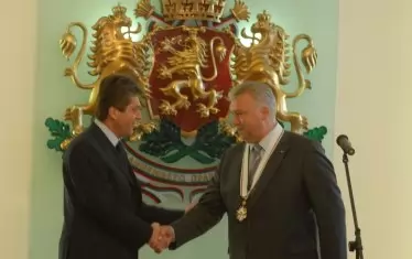 Президентът Георги Първанов награждава Христо Бонев с орден "Стара планина" - първа степен, на 27 април 2007 г.