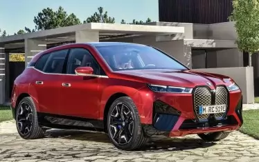 BMW работят и върху модели на ток, но все още залагат на бензиновите и дизеловите двигатели.