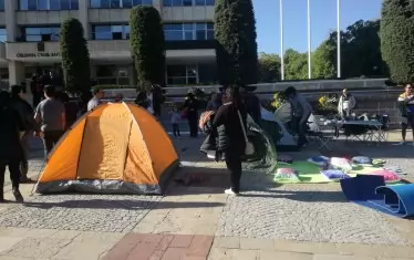 Назад в годините не се мина и без палатков лагер пред сградата на община Стара Загора.