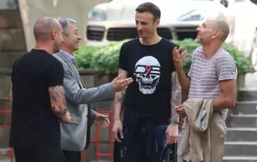 Обявените с апломб като част от екипа на Бербатов негови бивши съотборници в националния отбор Стилиян Петров и Мартин Петров към момента имат маргинална роля в кампанията. Първият не се е явил на нито една среща с клубовете, а вторият - само на една (на снимката - на ст. "Българска армия").