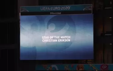 След победата на Финландия над Дания, на екрана на стадиона в Копенхаген бе изписано, че именно колабиралият Ериксен получава наградата "Звезда на мача".