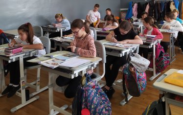 Окончателно - и за децата от втори до четвърти клас ще има по 300 лв.