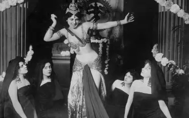  Във вихъра на танца през 1905 г.