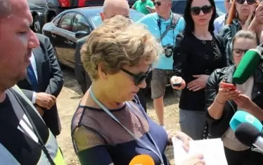  Още вчера министър Комитова предположи, че днес по време на инспекцията ще я посрещне "имитация на работа".