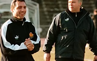 На тренировка на националния отбор през 1998 г., заедно с Христо Стоичков (вляво). "Моите отношения към него са все едно на бащата към сина", казва Бонев