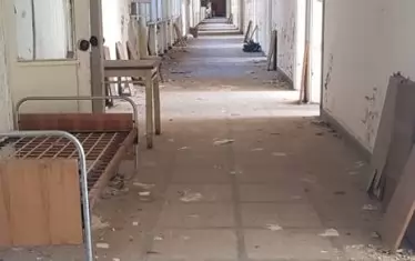 Друга сцена вътре.