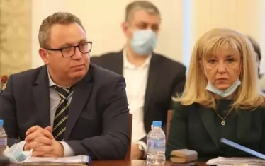 Шефът на "Автомагистрали" Стоян Беличев (вляво) се е присъединил към "групата на отпускарите" след смяната на властта.