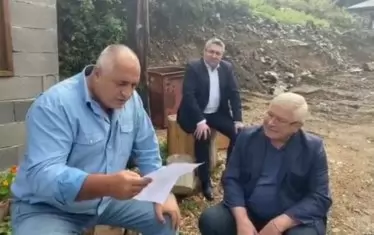  На този етап в парламента няма как да бъде формирано алтернативно партньорство, защото това би означавало прегръдка с партията на Бойко Борисов, когото в момента всички избягват като прокажен. 