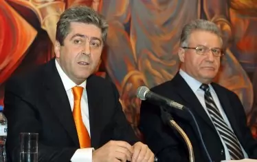 През двата мандата на Георги Първанов и Ангел Марин (2002-2012) помилванията ставаха на тъмно. За 10 години Марин помилва над 500 души, като в близо 50 от случаите - въпреки отрицателното становище на комисията.