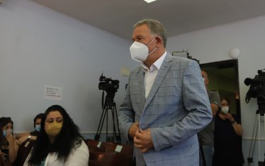 Здравният министър Стойчо Кацаров не се включи в представянето на изготвения анализ за управление на кризата.
