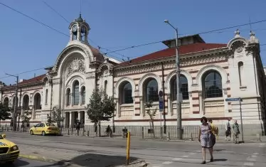 Столичани правят жива верига за спасяване на Халите