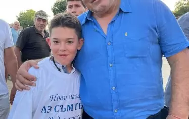 Децата не трябва да се използват в предизборната кампания, но Бойко Борисов редовно прави това. Досега ЦИК не го е санкционирала