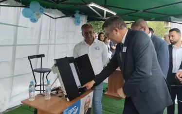 Мустафа Карадайъ едва ли се притеснява ще се справи електората на ДПС с машините.