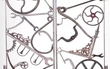  „Двойна порта I“, 2020, Желязо и други обекти 